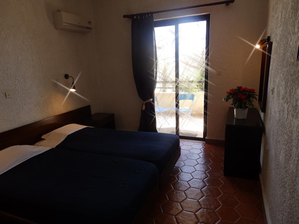 Emmanuel Apartments Rhodes City Room photo